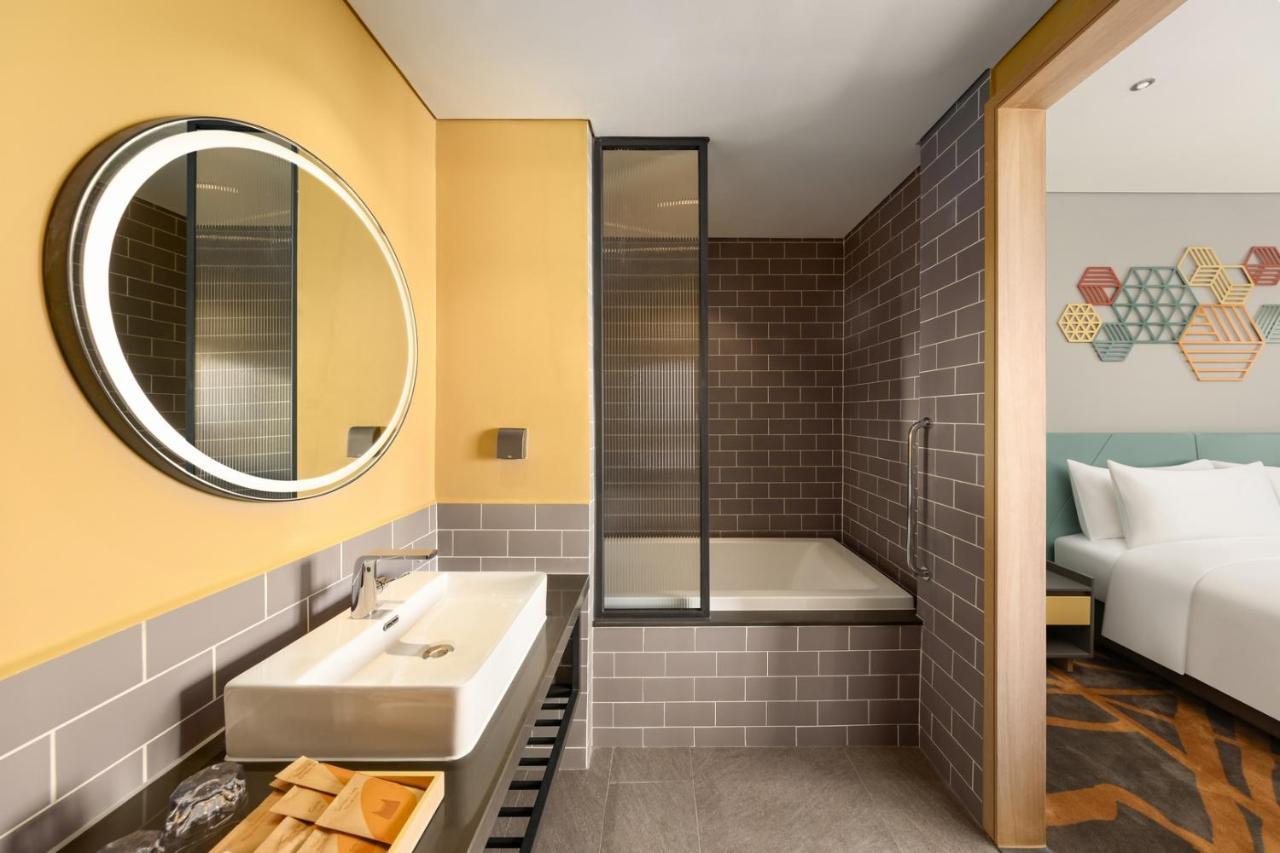 Hotel Hiive By Fusion Binh Duong - Vsip 1 Thuan An Esterno foto